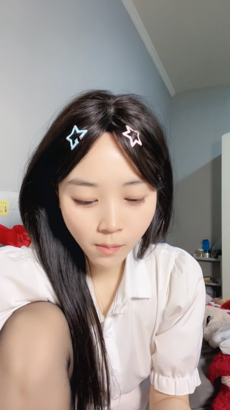 新人清纯学妹 好漂亮啊【女大】美乳嫩穴 跳蛋震逼 道具自慰【7v】